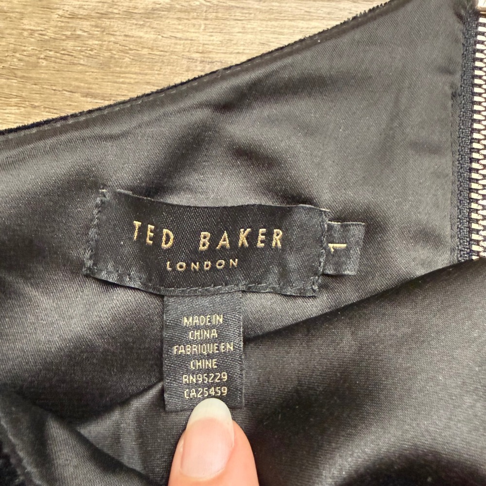 Ted Baker Black Velvet One Shoulder Sleeve Modern Minimalist Cocktail Dress Sz 1 - Picture 8 of 12